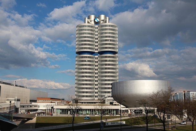 ミュンヘンのBMW本社ビルとBMW博物館