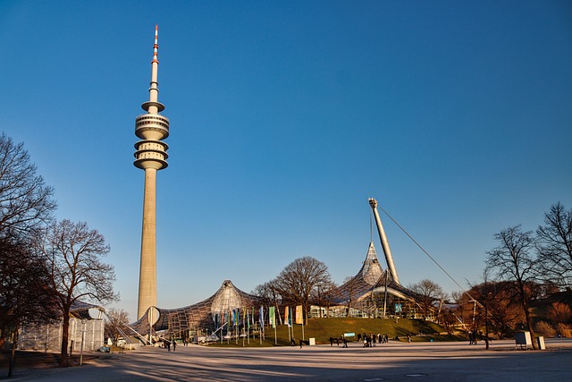 ミュンヘンのオリンピアタワーとオリンピア公園