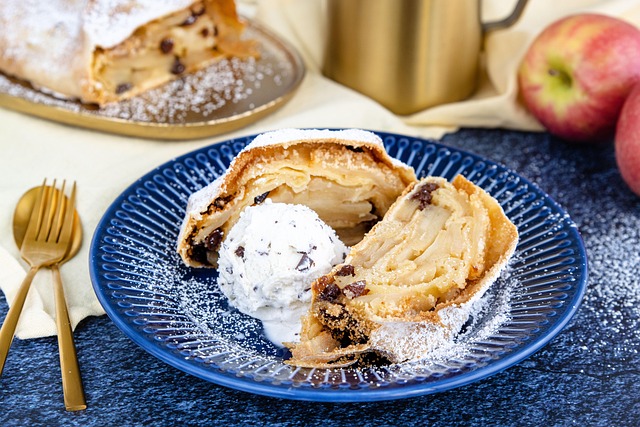 ドイツのケーキ：アプフェルシュトゥルーデル