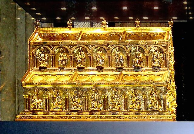 ケルン大聖堂の三博士の聖遺物を納めた金の祭壇の画像