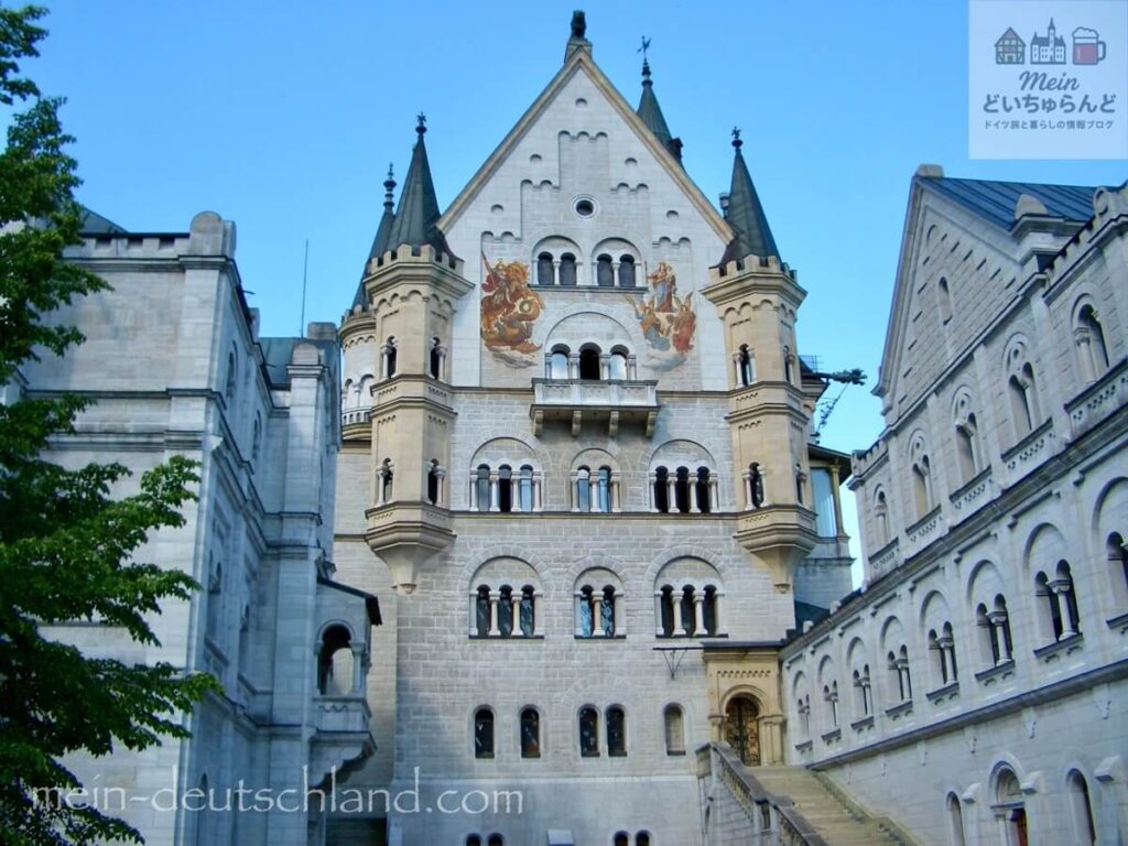 ノイシュヴァンシュタイン城の中庭