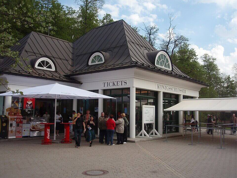 ノイシュヴァンシュタイン城のチケットセンター外観