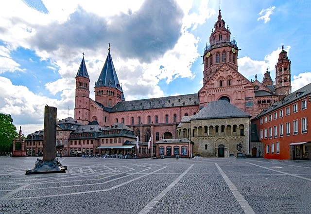 マルクト広場から見たマインツ大聖堂