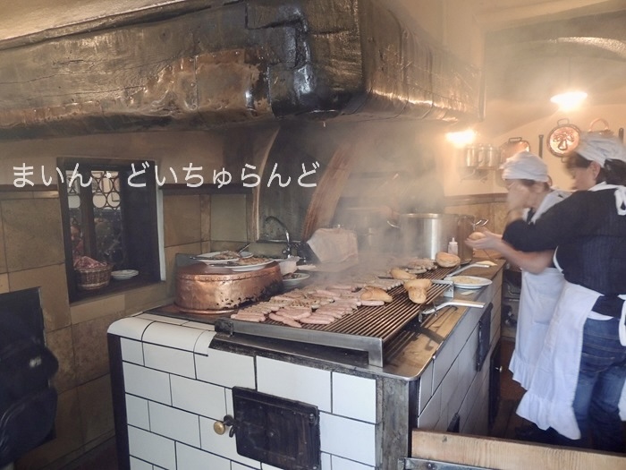 レーゲンスブルクのヒストリッシェ・ヴルストクッフル②